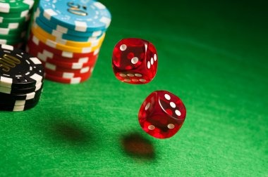 Antarmuka aplikasi cuan100 menampilkan sportsbook dan kasino langsung
